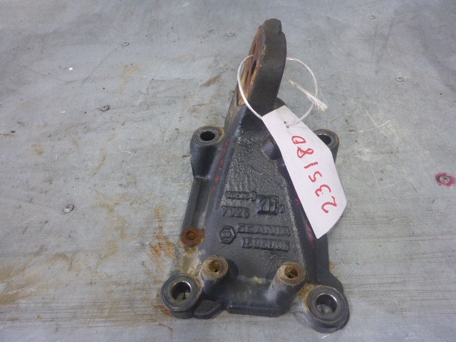 Кронштейн двигателя левый