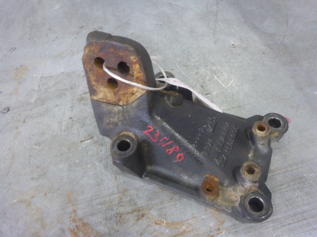 Кронштейн двигателя левый