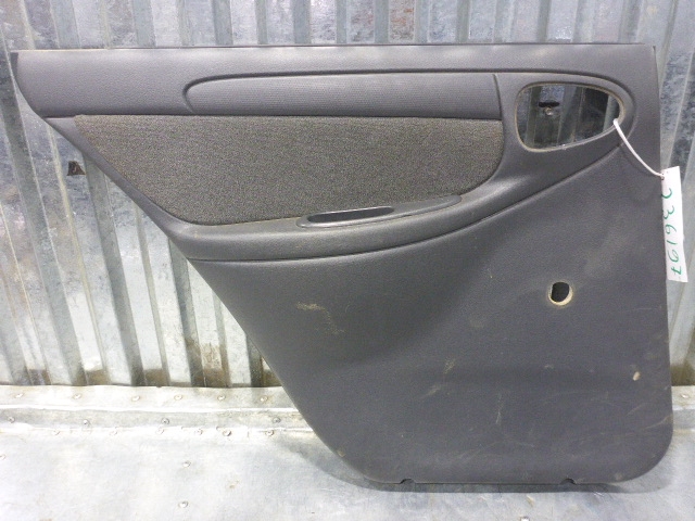 Обшивка двери задней левой