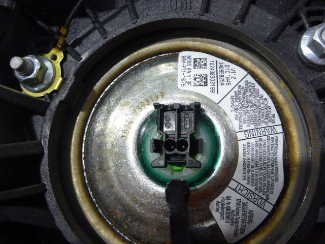 Подушка безопасности в рулевое колесо