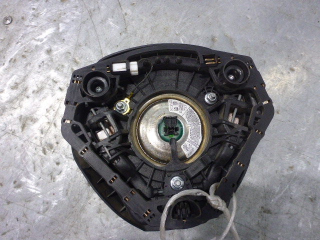 Подушка безопасности в рулевое колесо