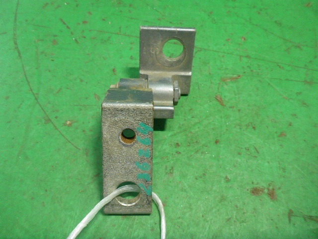 Петля двери передней левой верхняя