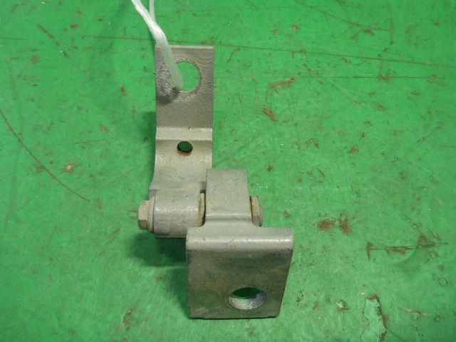 Петля двери передней левой верхняя