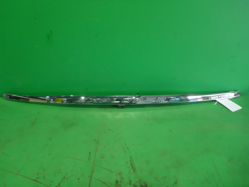 Накладка двери багажника