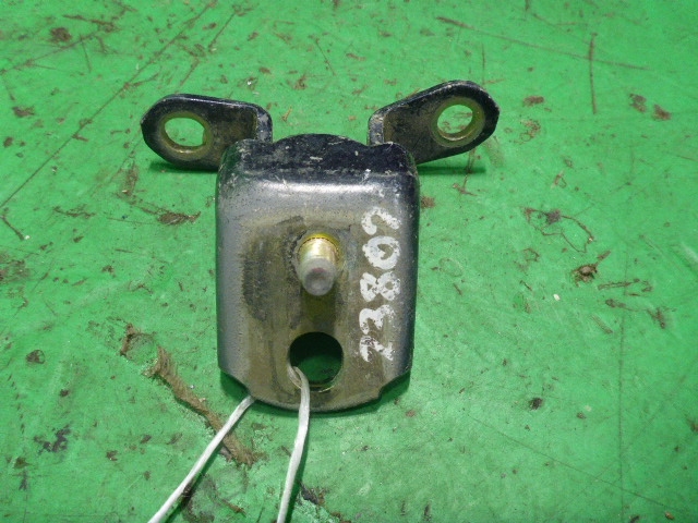 Петля двери задней левой верхняя