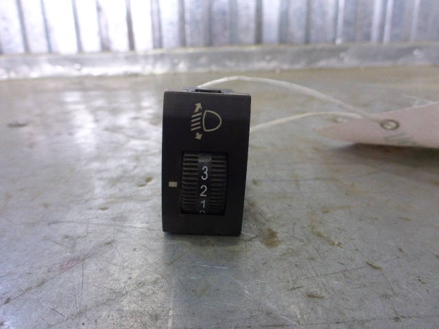 Кнопка корректора фар