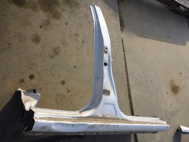 Порог со стойкой правый