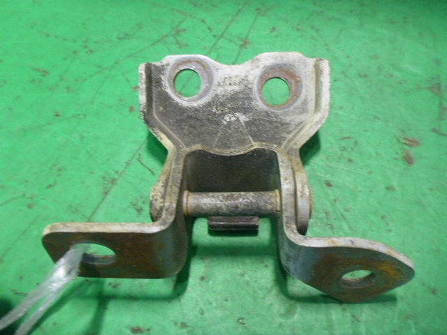 Петля двери задней правой верхняя