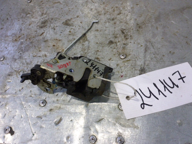 Замок двери задней левой