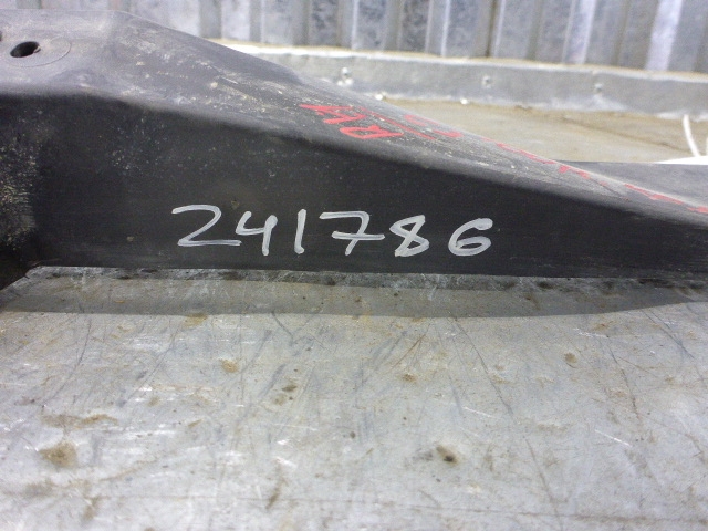 Кронштейн заднего бампера правый