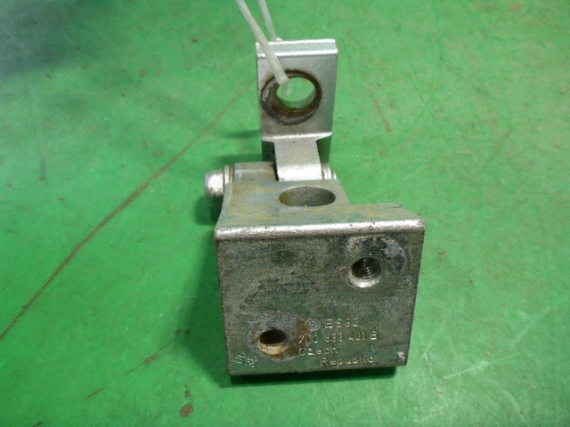 Петля двери задней левой верхняя