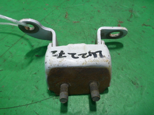 Петля двери задней правой верхняя