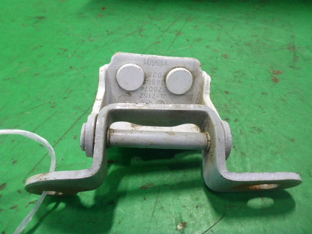 Петля двери задней правой верхняя