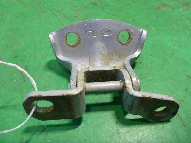 Петля двери задней левой верхняя