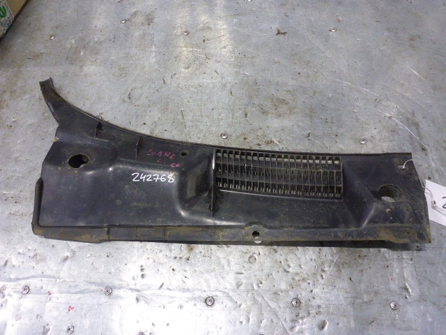 Решетка стеклоочистителей (Жабо)