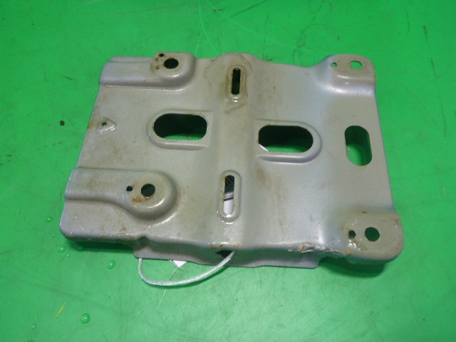 Площадка под аккумулятор (АКБ)