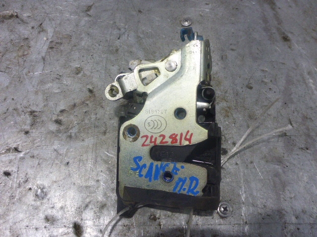 Замок двери передней правой