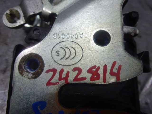 Замок двери передней правой