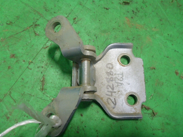 Петля двери передней правой верхняя