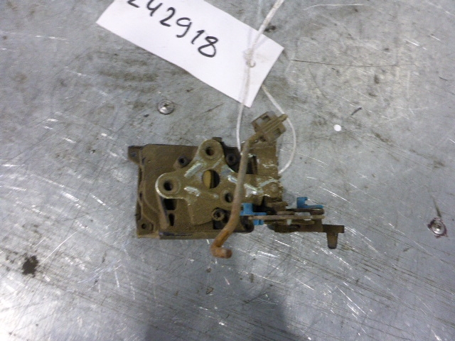 Замок двери задней левой