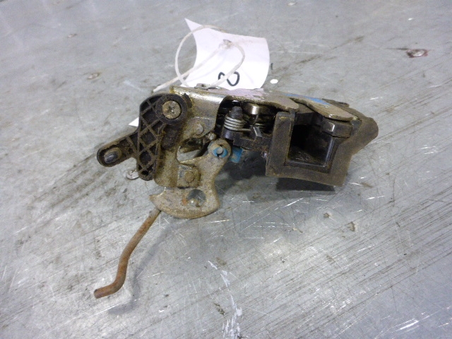 Замок двери задней левой