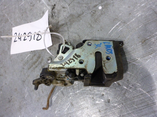 Замок двери задней левой