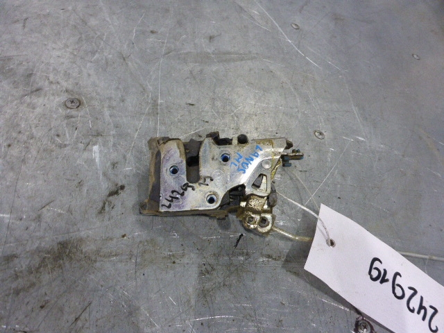 Замок двери передней левой