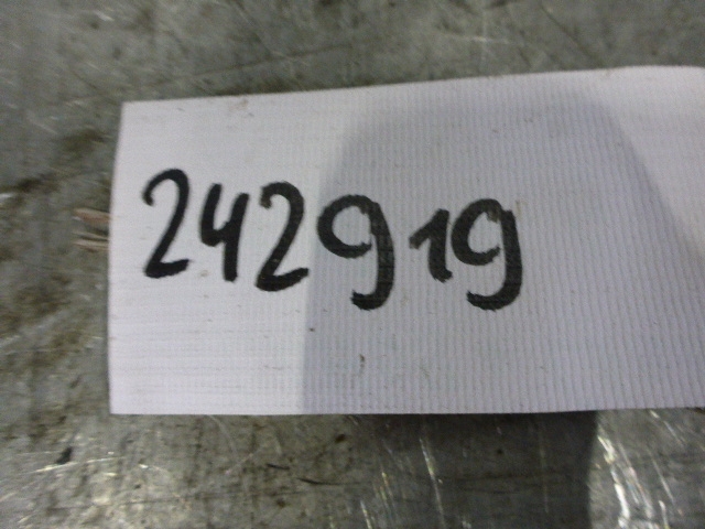 Замок двери передней левой