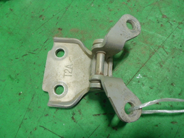 Петля двери передней правой верхняя