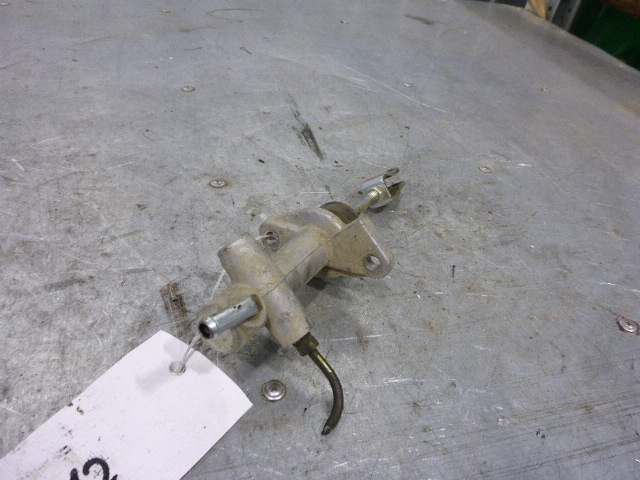 Цилиндр сцепления главный