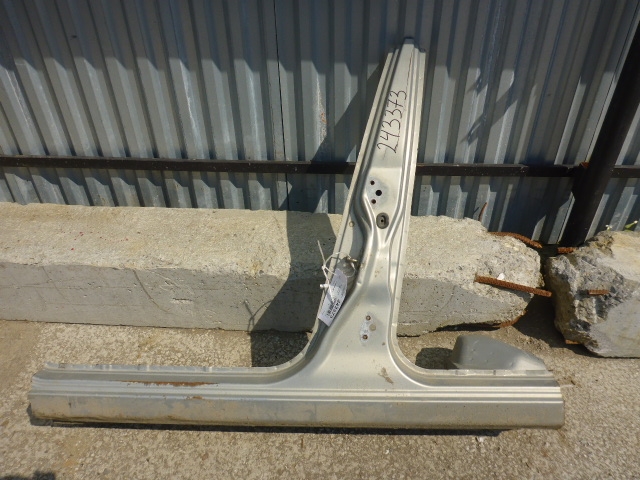 Порог со стойкой левый