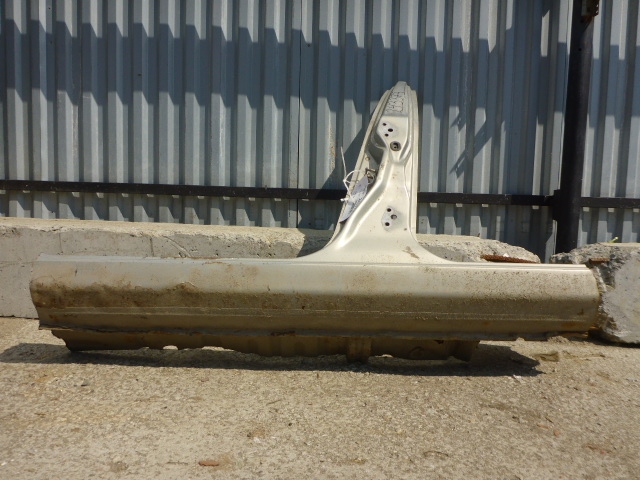 Порог со стойкой левый