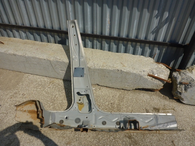 Порог со стойкой левый