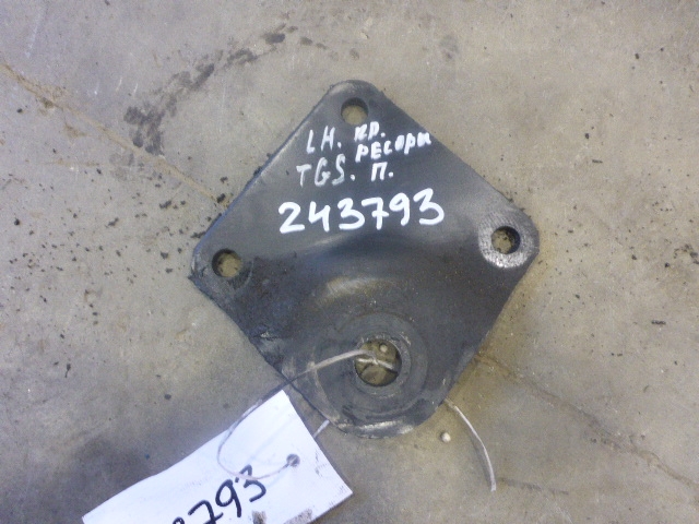 Кронштейн рабочего цилиндра подъема кабины