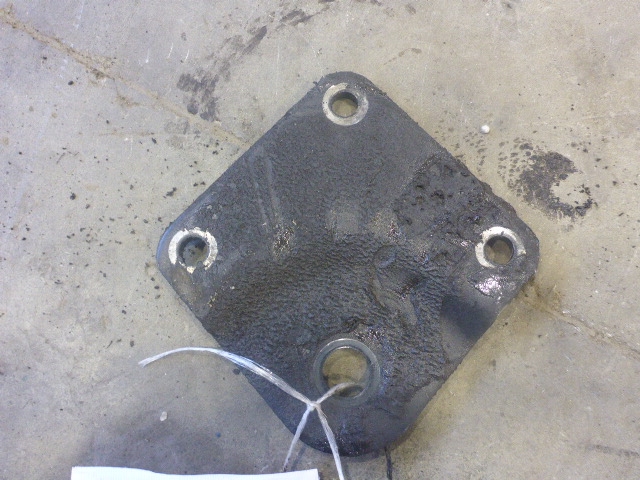 Кронштейн рабочего цилиндра подъема кабины