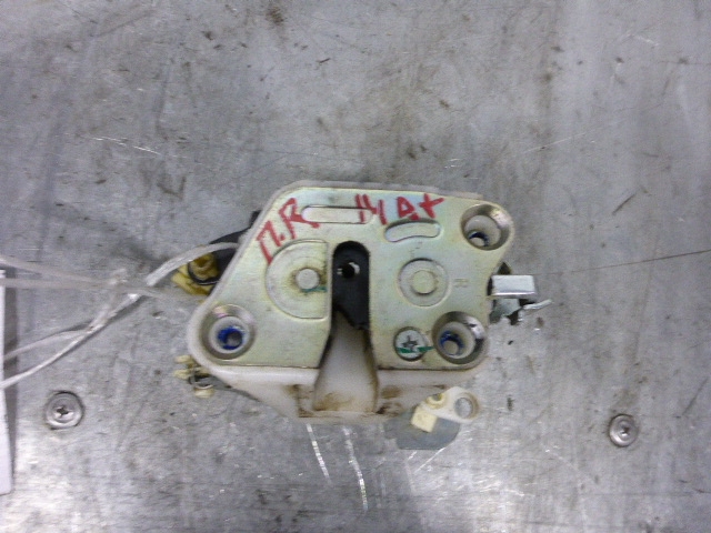 Замок двери передней правой