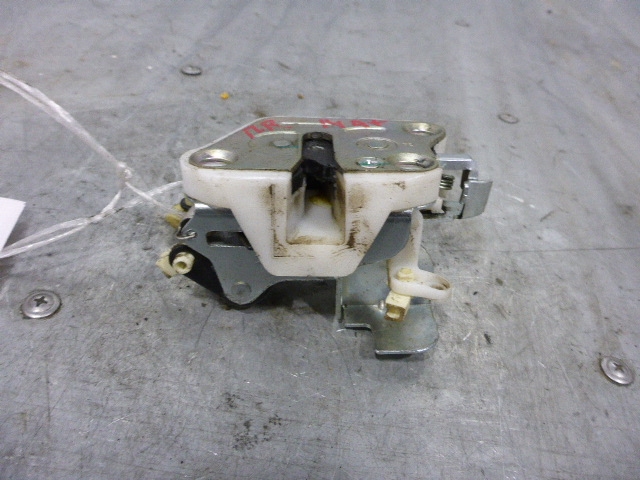 Замок двери передней правой