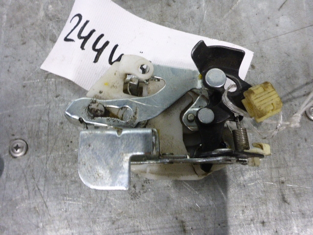 Замок двери передней правой