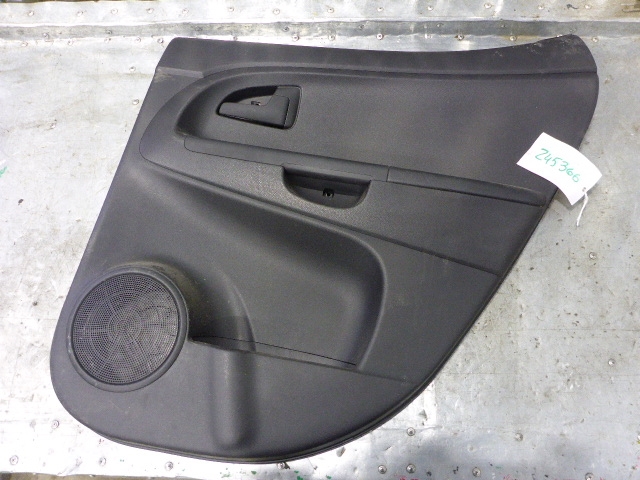 Обшивка двери задней правой