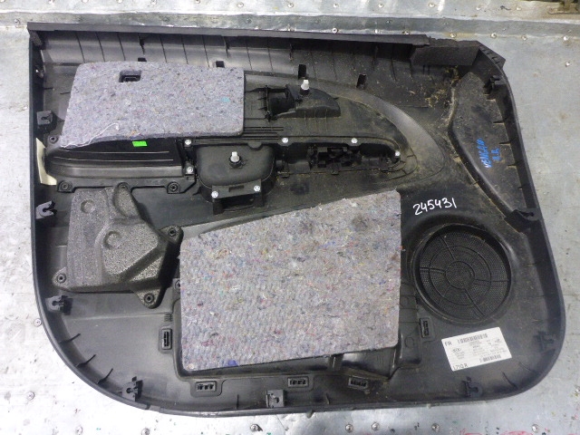 Обшивка двери задней правой