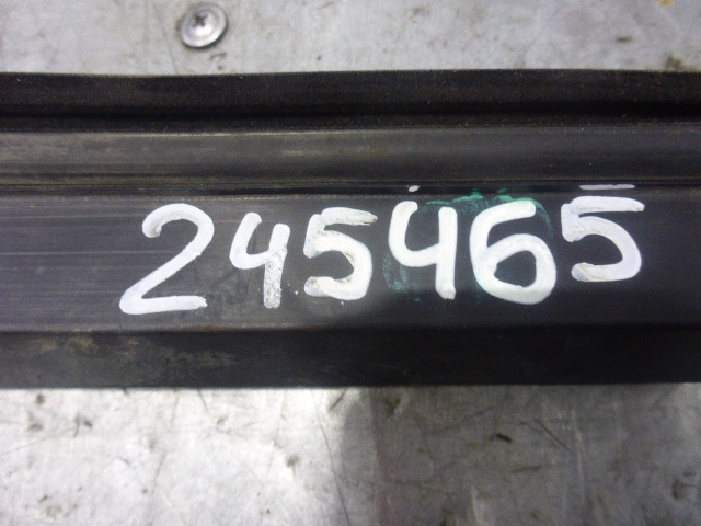 Направляющая стекла двери