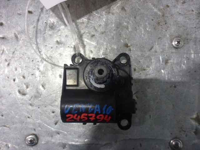 Моторчик заслонки печки