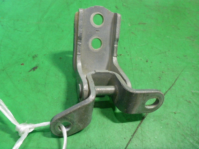 Петля двери передней правой верхняя