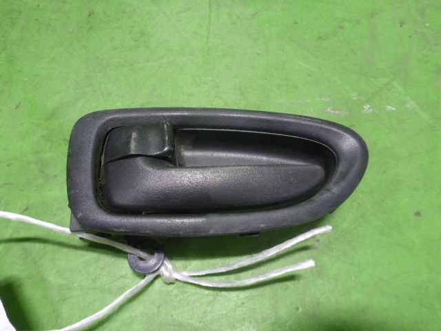 Ручка двери передней внутренняя левая