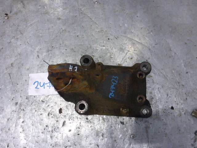 Кронштейн двигателя левый