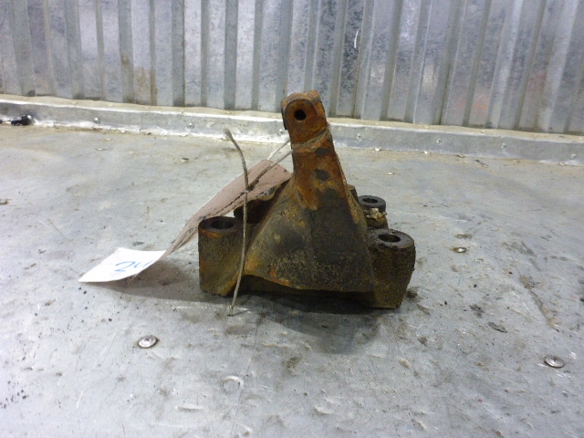 Кронштейн двигателя левый