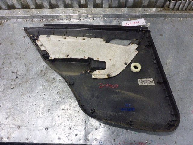 Обшивка двери задней правой