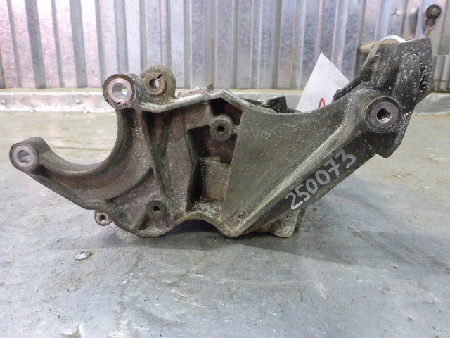 Кронштейн ГУР