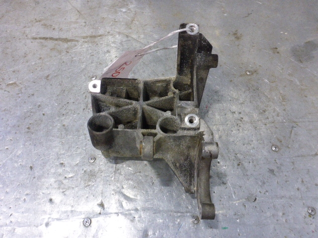 Кронштейн ГУР