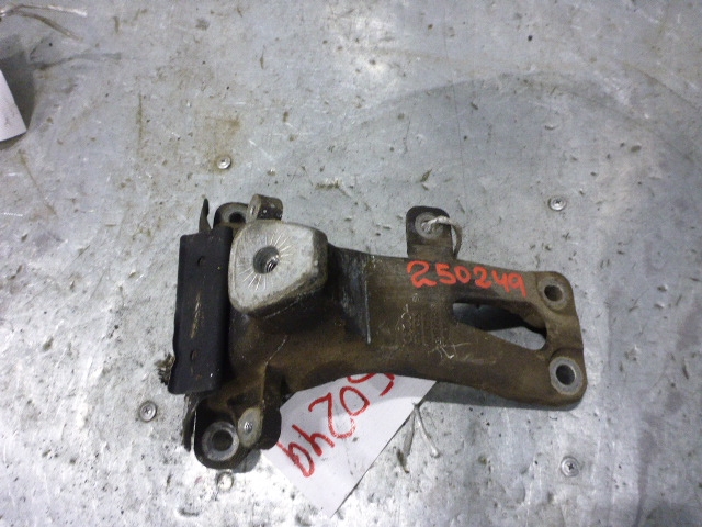 Кронштейн двигателя правый